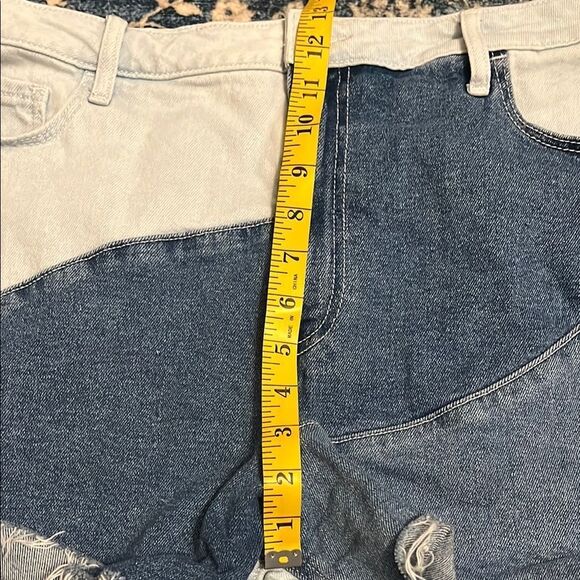 Hollister Ultra High-Rise Mom Patchwork Denim Cut Off Modern Boho Shorts - Picture 10 of 11